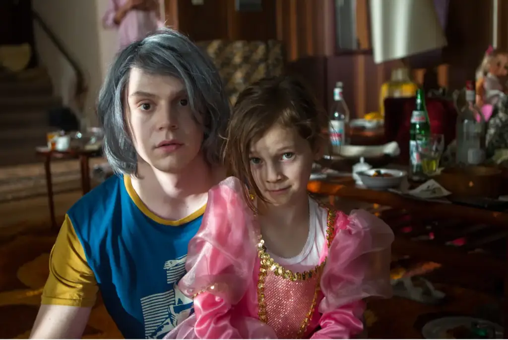 Evan Peters and Miya Shelton-Contreras in X-Men: Days of Future Past