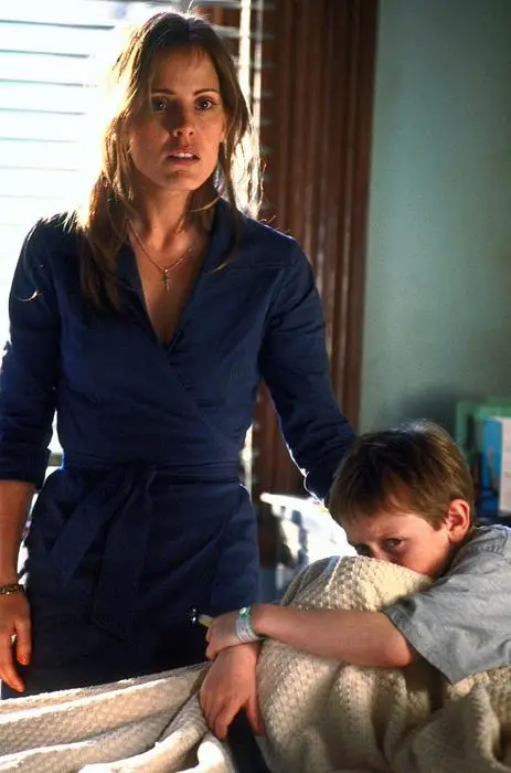 Emma Caulfield in Darkness Falls