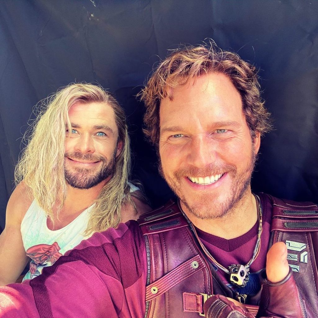 Hemsworth and Pratt on set